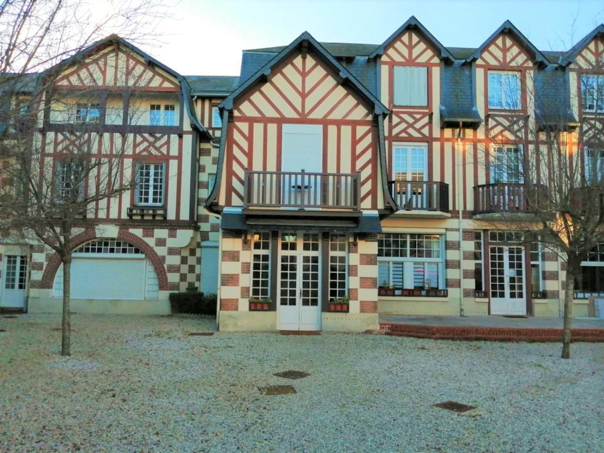 Le Petit De La Cour Normande Coeur De -1 A 2 Personness Apartment